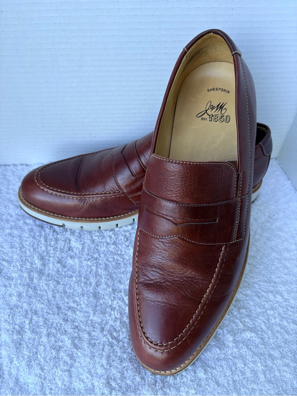 Johnston & Murphy Mens 12 M
Martell Penny Loafer Mahogany
Sheepskin Leather